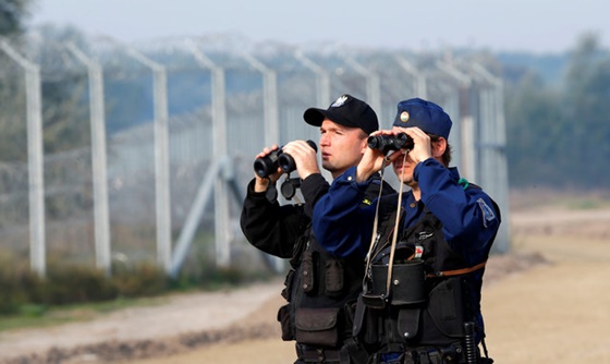 [포토] 헝가리, 난민 유입 막기 위해 국경 수비대 수천 명 배치할 것