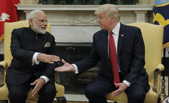 [포토] 백악관서 만난 인도 모디 총리와 미국 트럼프 대통령